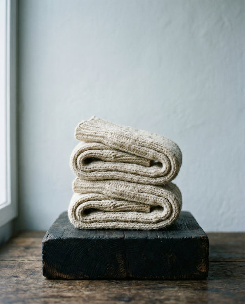 Bettsocken Wolle Drei, Schwere Schurwolle, ungefärbt, Ansicht 1