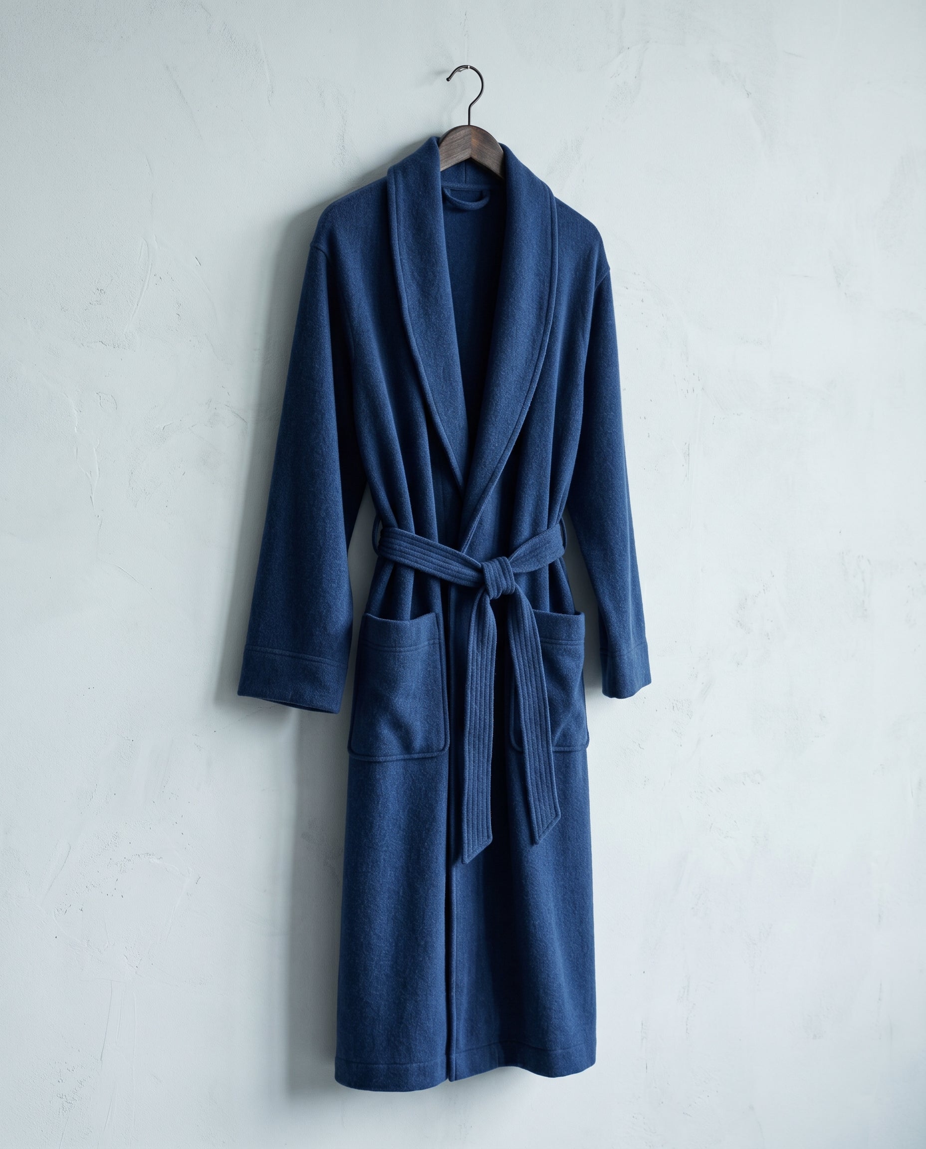 Kaschmir Hotelmantel Stille, Kaschmir-Merino-Mischung, Hotelschnitt, indigo, Detailansicht