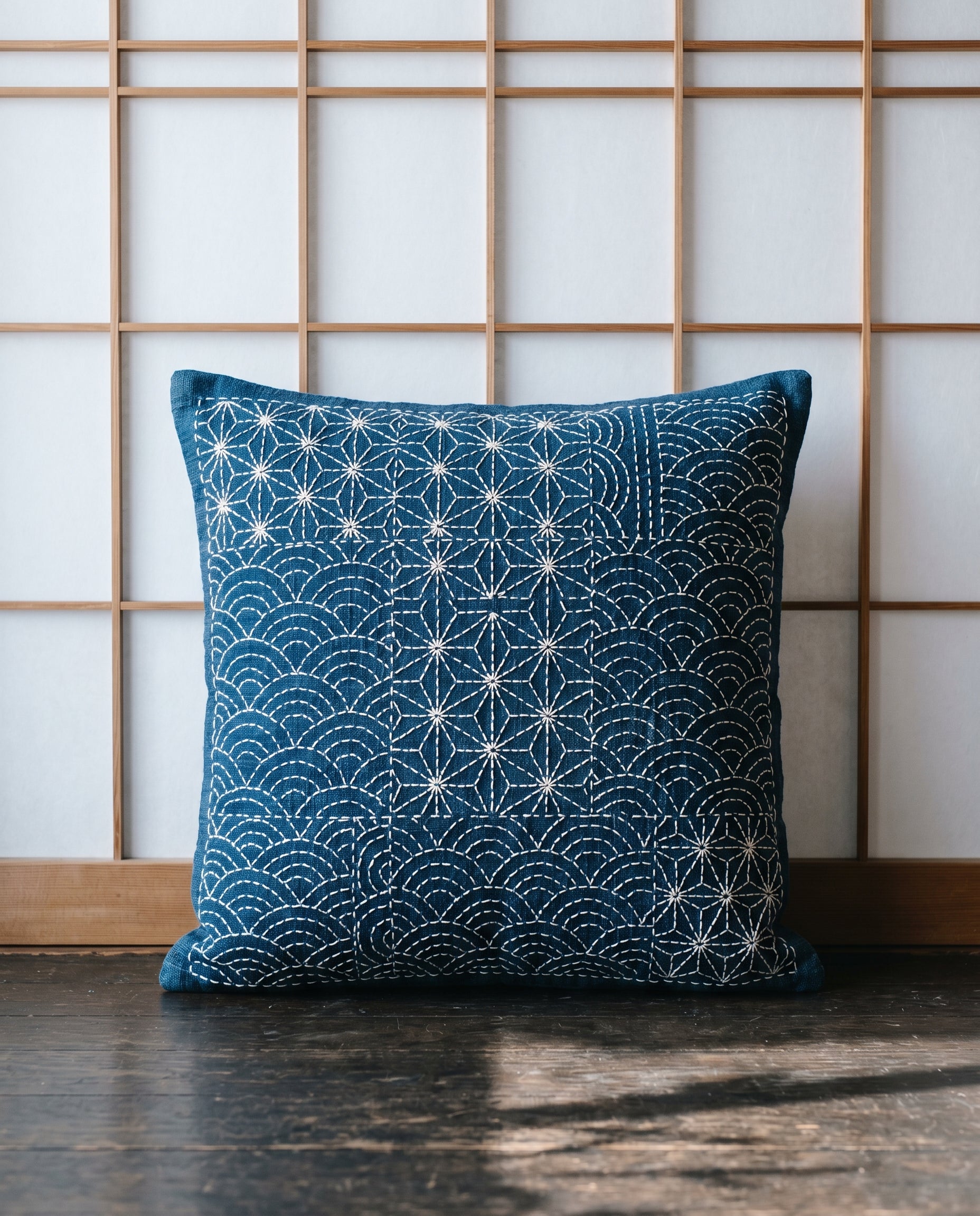Sashiko Kissenhülle, Baumwolle, von Hand mit Sashiko genäht, 40 × 40 cm, Ansicht 1